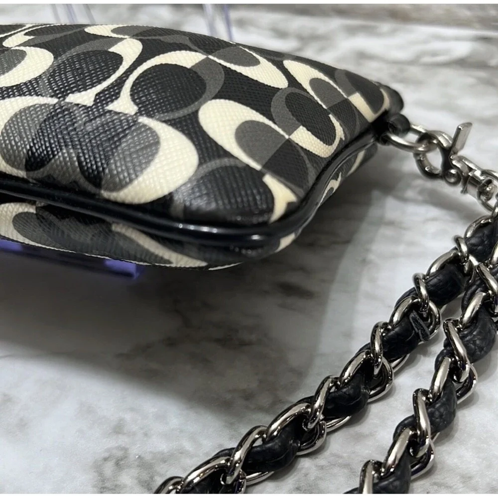 Coach Op Art Signature Wristlet Black Gray Silver Chain EST 1941